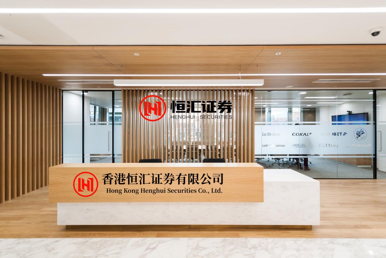 神机策 奔驰确认：后续车型上，大屏和物理按键都会存在